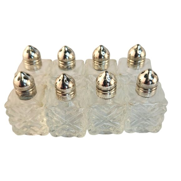 Set Of 8 Vintage Clear Glass Miniature Salt Shakers With Silver Tone Tops - Picture 3 of 9